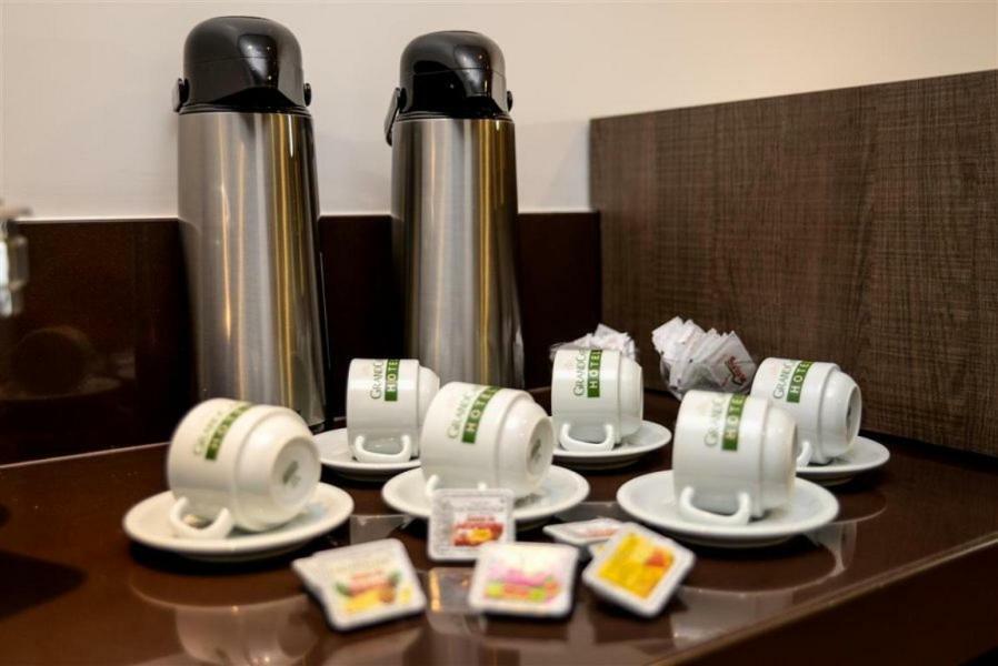 Grand Café Hotel Manhuacu Esterno foto