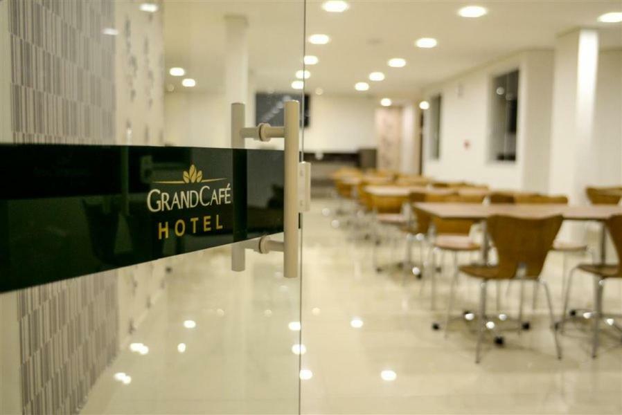 Grand Café Hotel Manhuacu Esterno foto