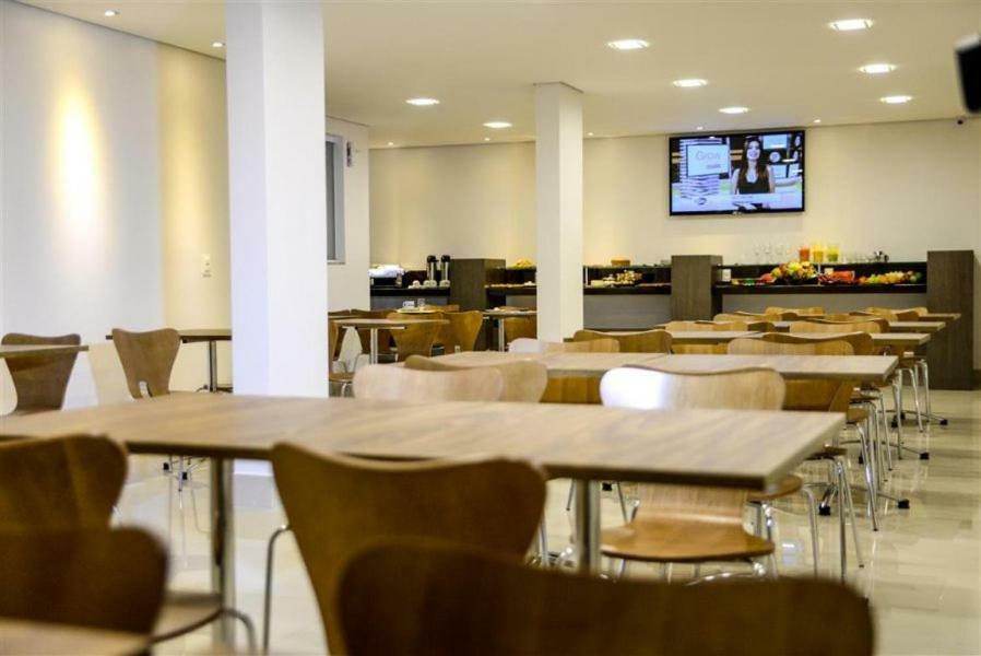 Grand Café Hotel Manhuacu Esterno foto
